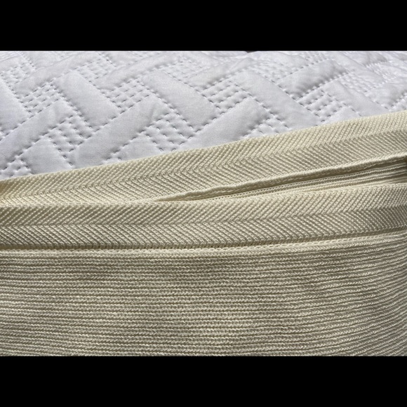 Aritzia Wilfred Palmier sleeveless sweater - Picture 4 of 4